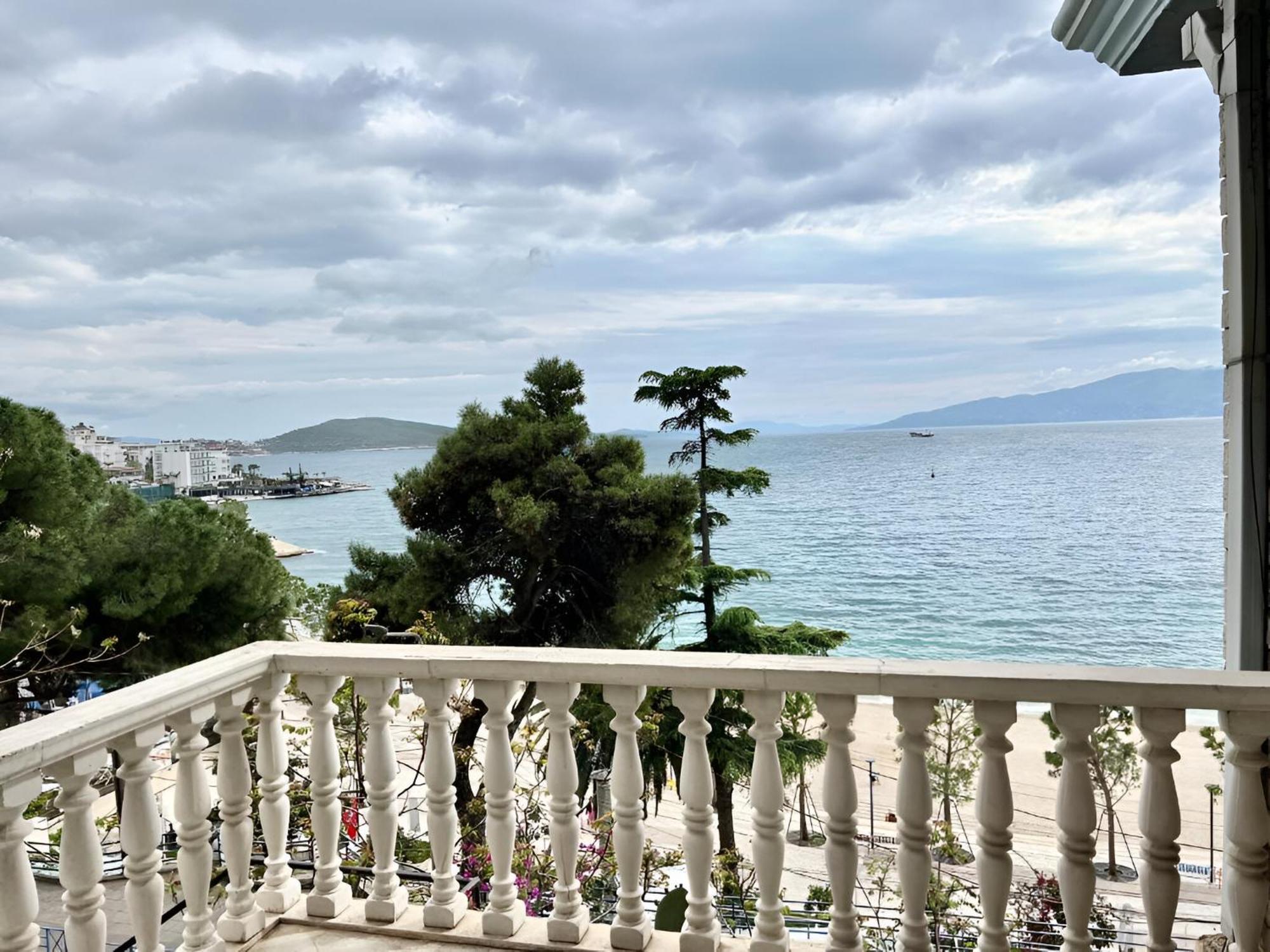 Monte Cristo Hotel With Rooftop Pool Sarandë エクステリア 写真